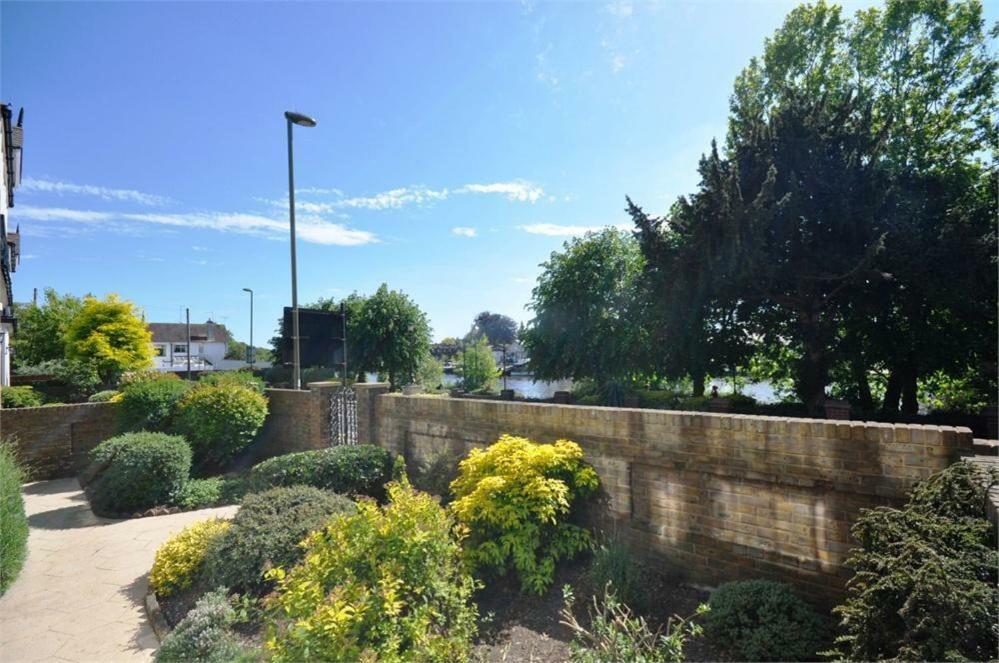 Thames View Apartments Staines-upon-Thames Kültér fotó